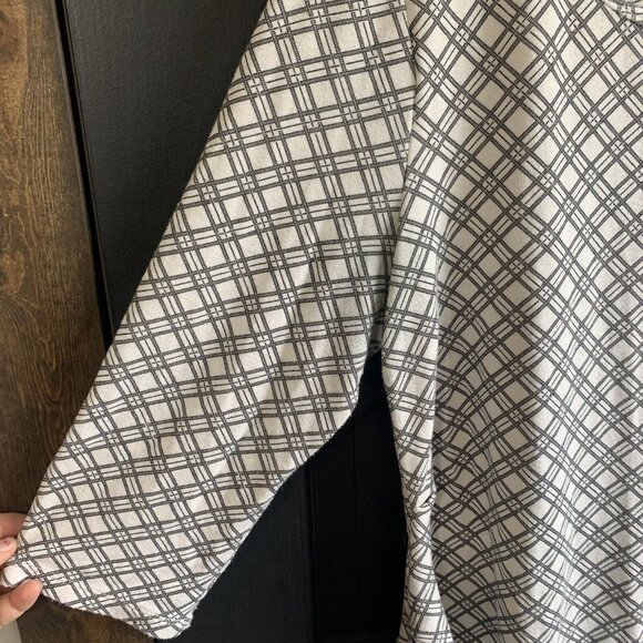 A Pea in the Pod | Plaid Ruched Dress, Medium MIDI Plaid Maternity Dress Stretch - Picture 4 of 10